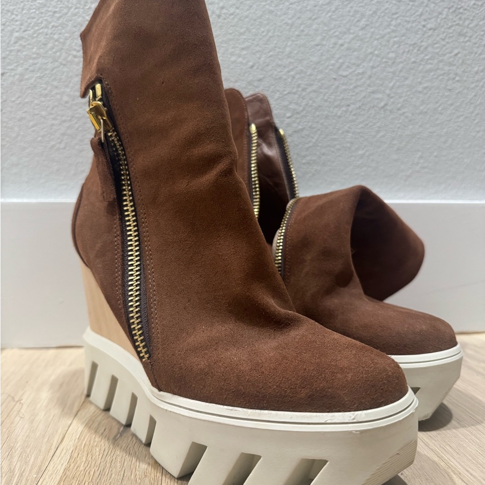 Vintage Gabriella Michel Lug Sol Y2K Chunky Brown Wedge Ankle Boots with Zipper